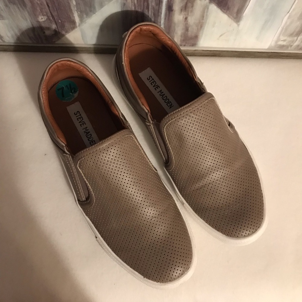 Steve Madden Slip on Shoes 7.5